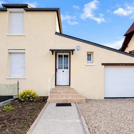 Holiday home Maison Entiere Pour 4 Personnes Avec Parking Proche Centre